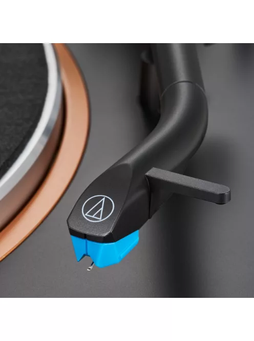 Audio-Technica LP70XBT - automata lemezjátszó szíjhajtással és Bluetooth kapcsolattal /fehér-ezüst/
