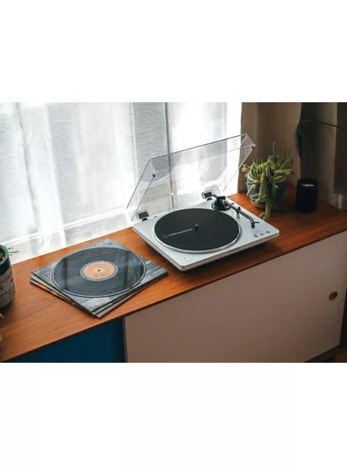 Audio-Technica LP70XBT - automata lemezjátszó szíjhajtással és Bluetooth kapcsolattal /fehér-ezüst/
