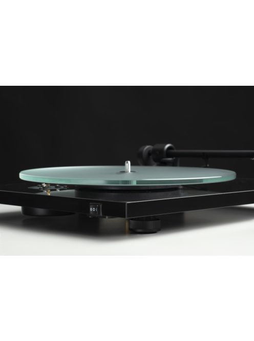 Pro-Ject T1 EVO - lemezjátszó + Ortofon OM10 hangszedővel /Fekete/