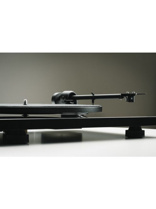 Pro-Ject E1.2 - Plug & Play lemezjátszó /lakk fekete/