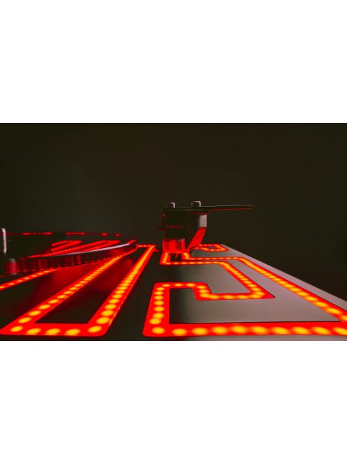 Pro-Ject Elvis Limited Edition - lemezjátszó Sumiko Rainier hangszedővel