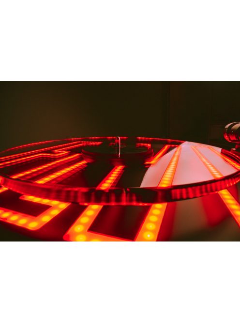 Pro-Ject Elvis Limited Edition - lemezjátszó Sumiko Rainier hangszedővel