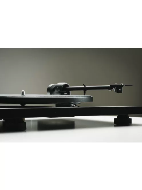 Pro-Ject E1.2 - Plug & Play lemezjátszó /dió/
