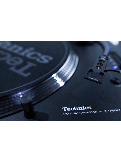 Technics SL-1210MK7 direkthajtású DJ lemezjátszó /fekete/